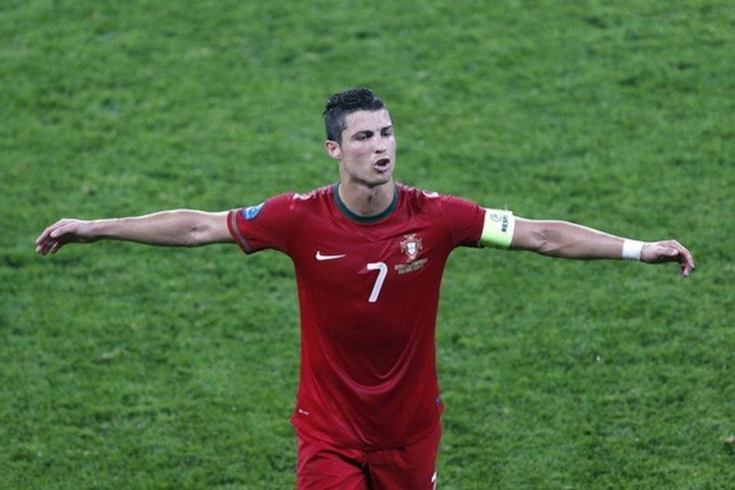 Portugalijos futbolo legenda Luisas Figo gynė Cristiano Ronaldo po blankiai sužaistų pirmųjų čempionato rungtynių.