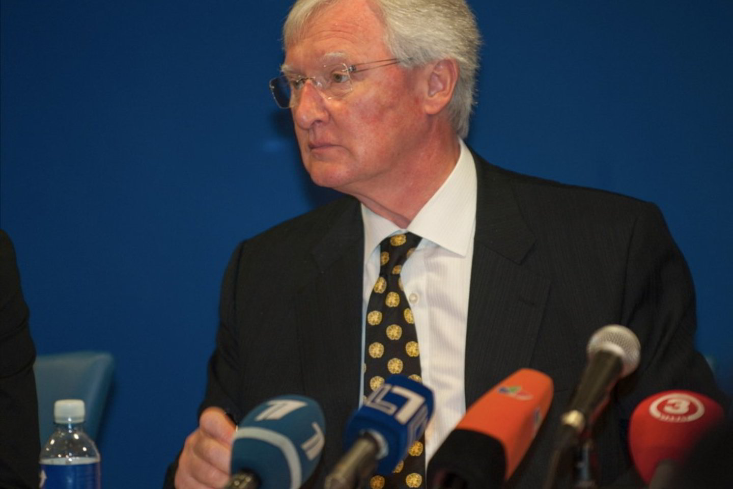 Spaudos konferencijoje N. Cooperis sakė, kad jį nustebino šūksniai posėdyje.
