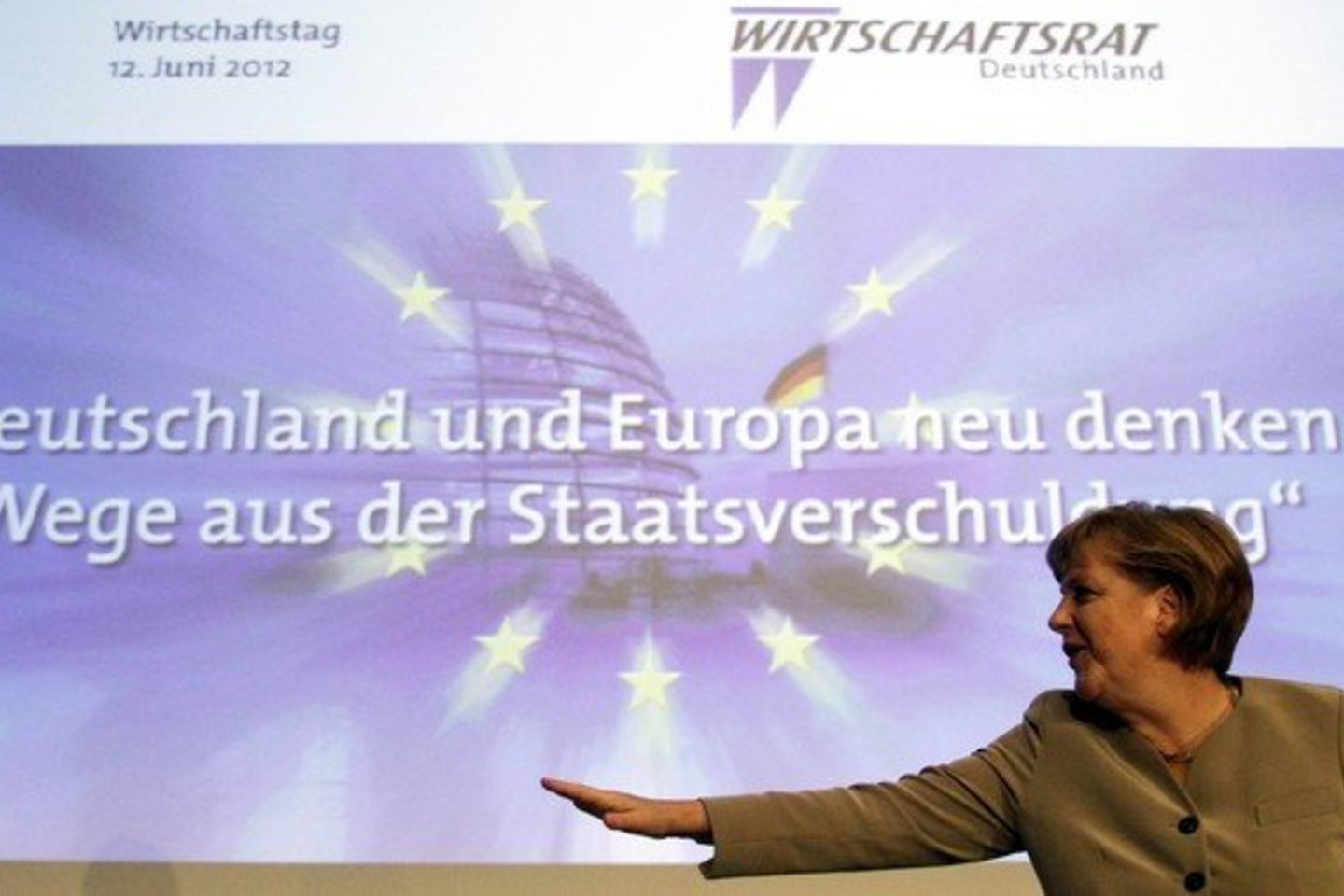 Vokietija, kurios skola laikoma saugiausia Europoje, trečiadienį pasiskolino 4 mlrd. eurų dešimčiai metų su 1,52 proc. pajamingumu, 5 baziniais punktais didesniu nei praėjusį kartą.