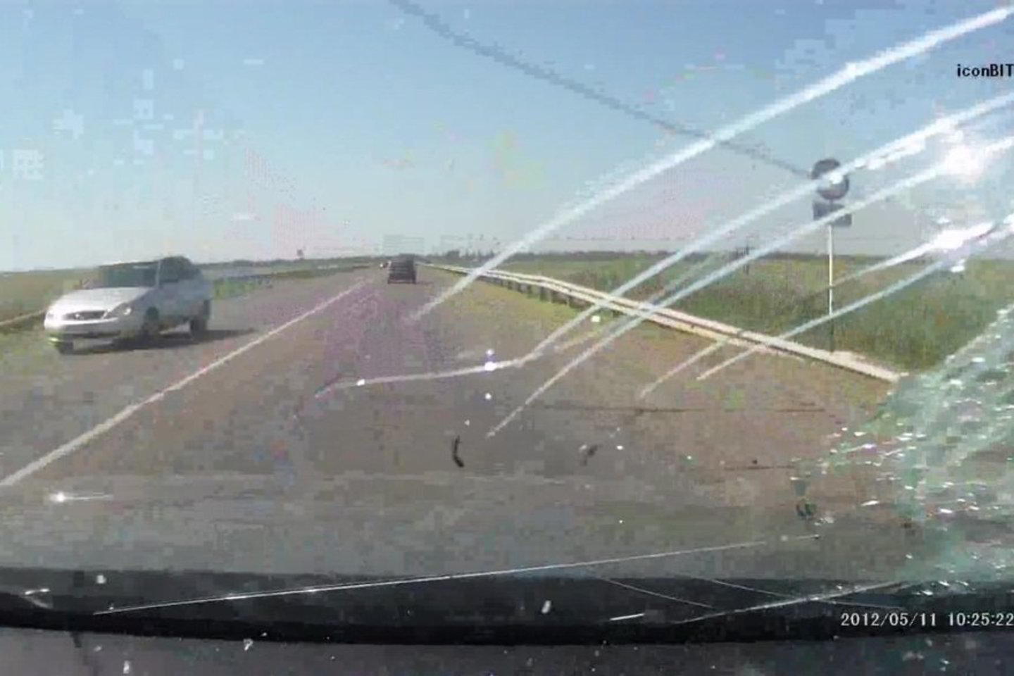 „Kamaz“ vairuotojas net nepastebėjo, kad užmušė žmogų, ir nuvažiavo toliau.