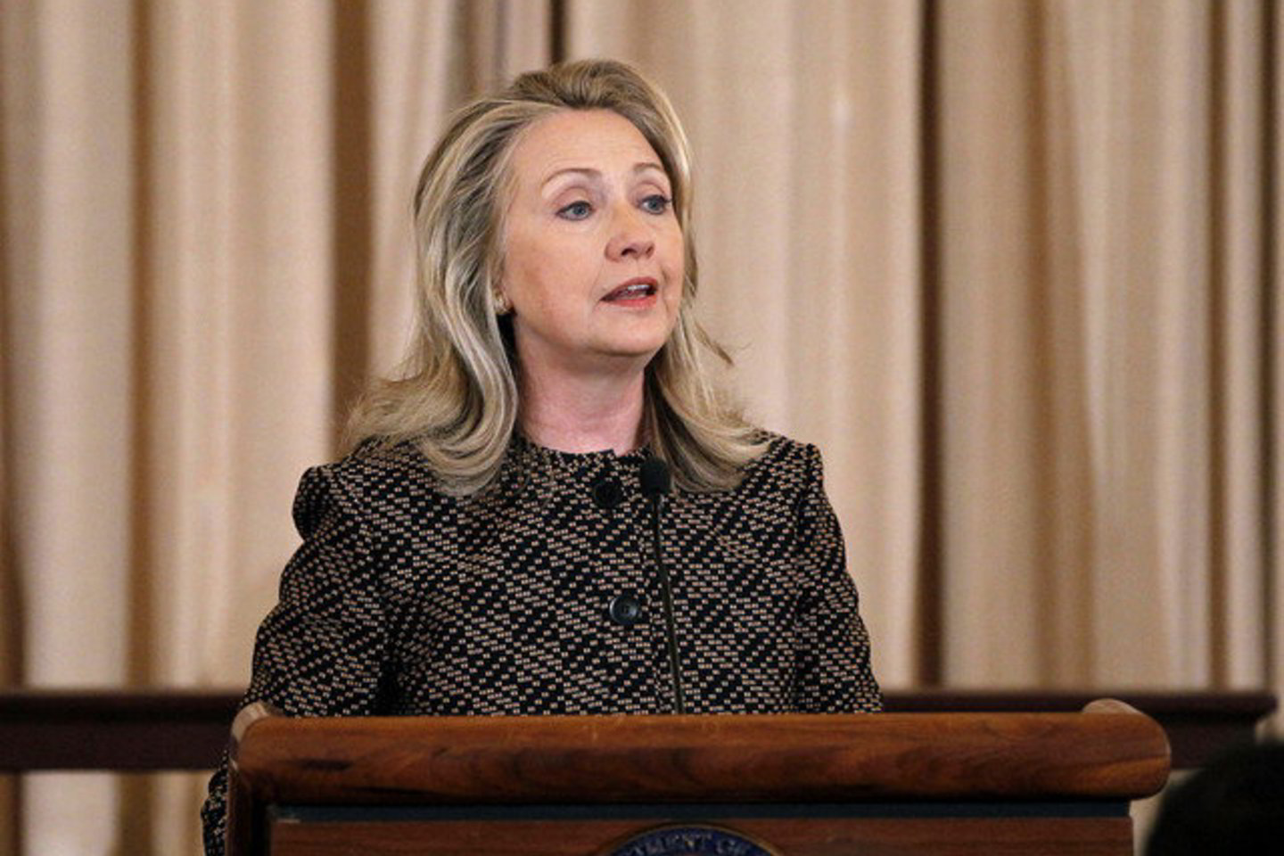 JAV valstybės sekretorė H. Clinton perspėjo Maskvą.