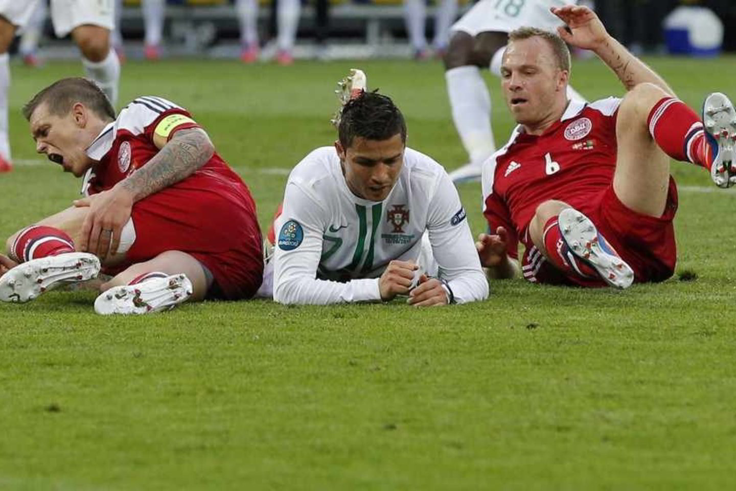 Galbūt C.Ronaldo (balta apranga) iš pusiausvyros išmušė stadione Lvove skambėjęs L. Messi vardas?