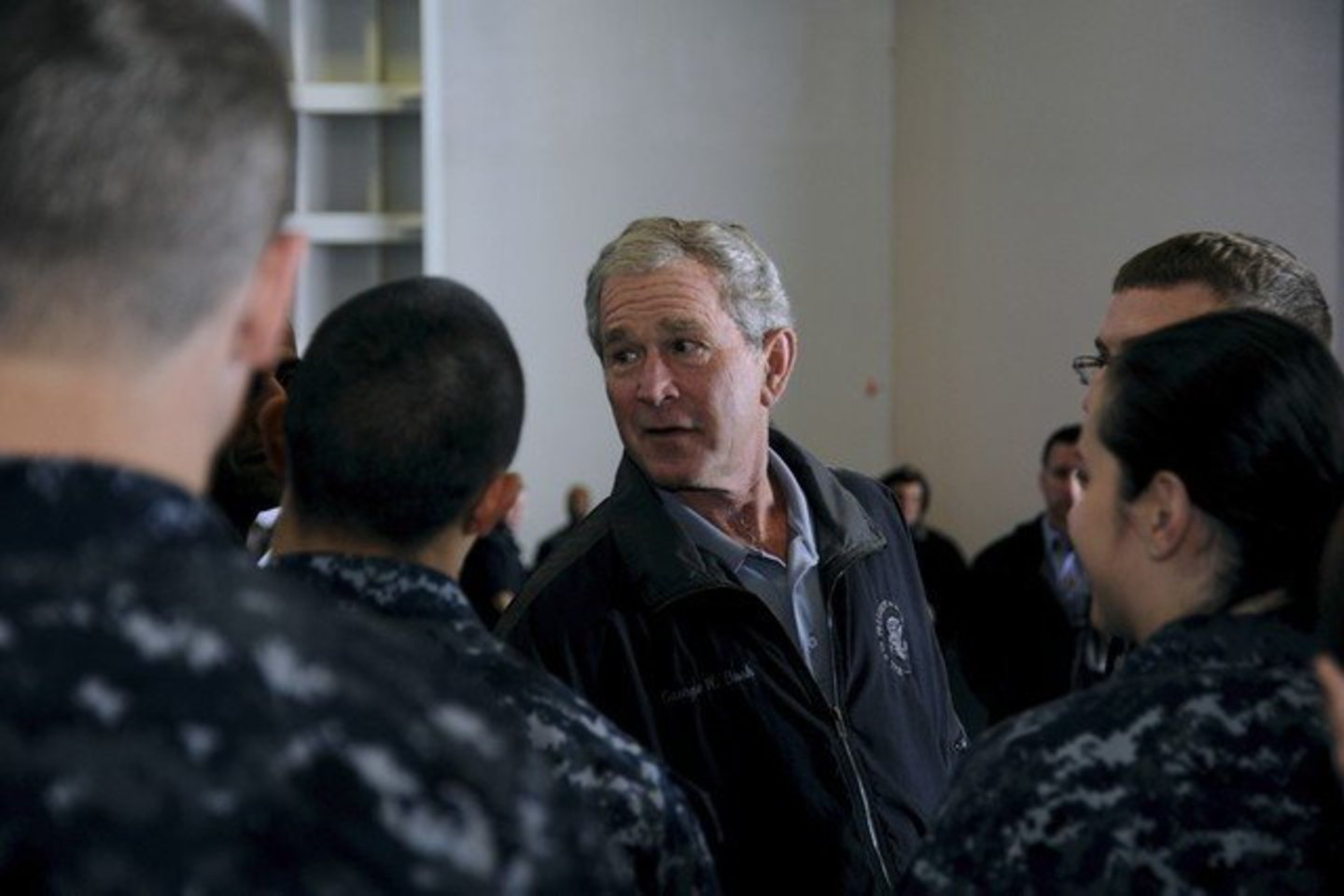 Maždaug du trečdaliai amerikiečių mano, kad dėl silpnos šalies ekonomikos būklės kaltas buvęs prezidentas George'as W. Bushas.