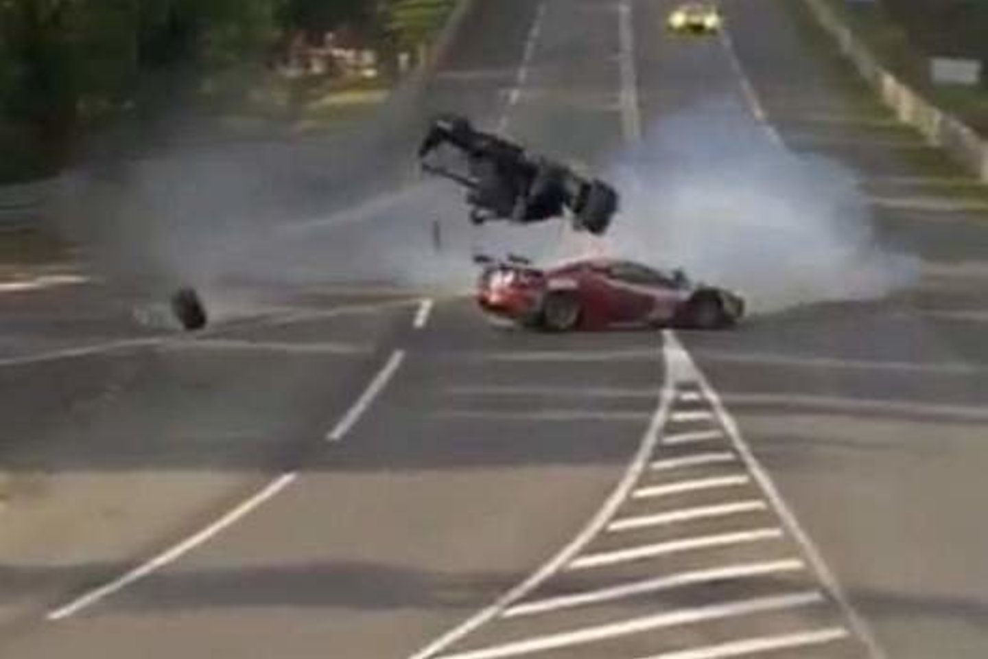 Po avarijos lenktynininkui lūžo stuburas.