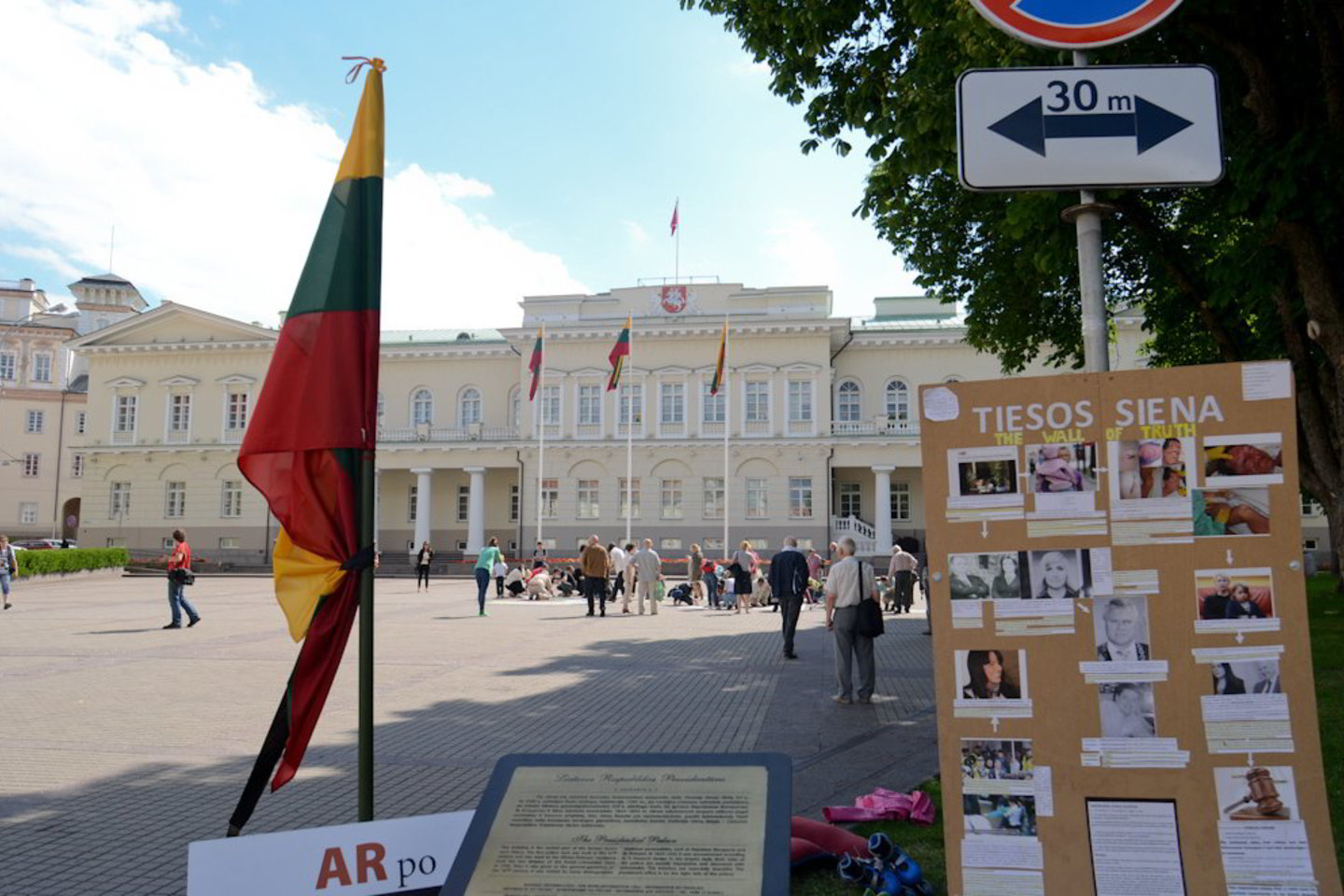Prie Prezidentūros sekmadienio pavakarę apie pusšimtis Drąsiaus Kedžio šalininkų reikalavo tiesos.