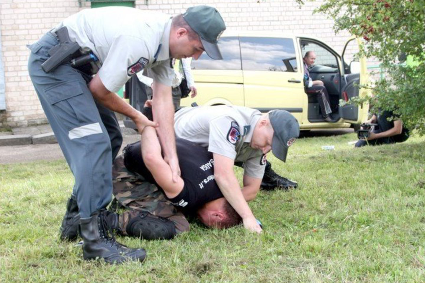 Suduodami smūgius į įvairias kūno vietas, kėdainietį sumušė iš matymo pažįstamas bei kitas nepažįstamas asmuo.