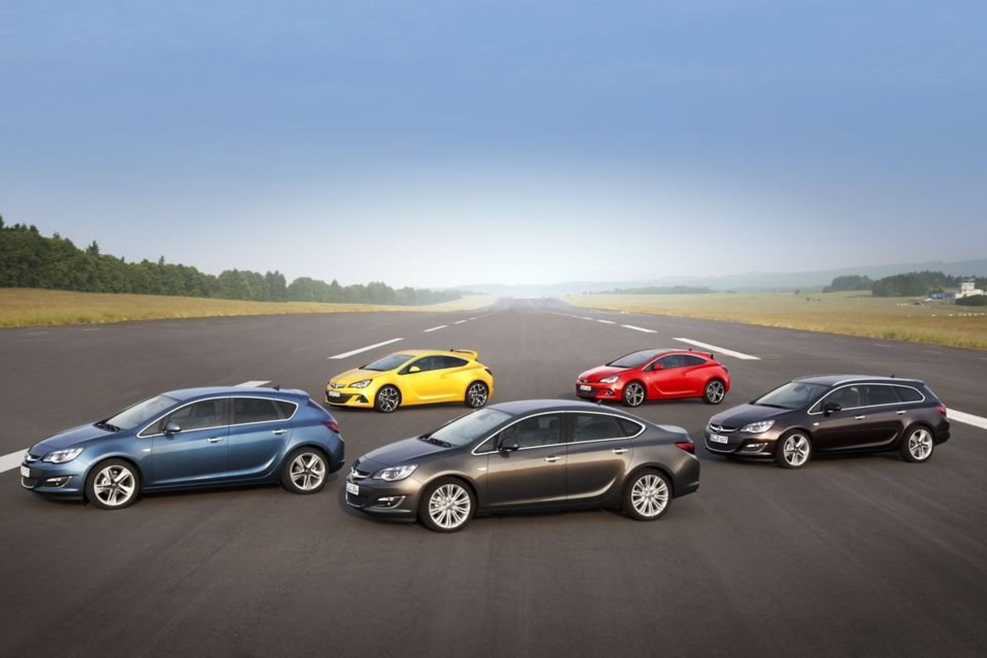 Universalas „Sport Tourer“, sedanas, triduris GTC kupė bei didelių techninių galimybių OPC versija baigė formuoti „Astra“ gamą.