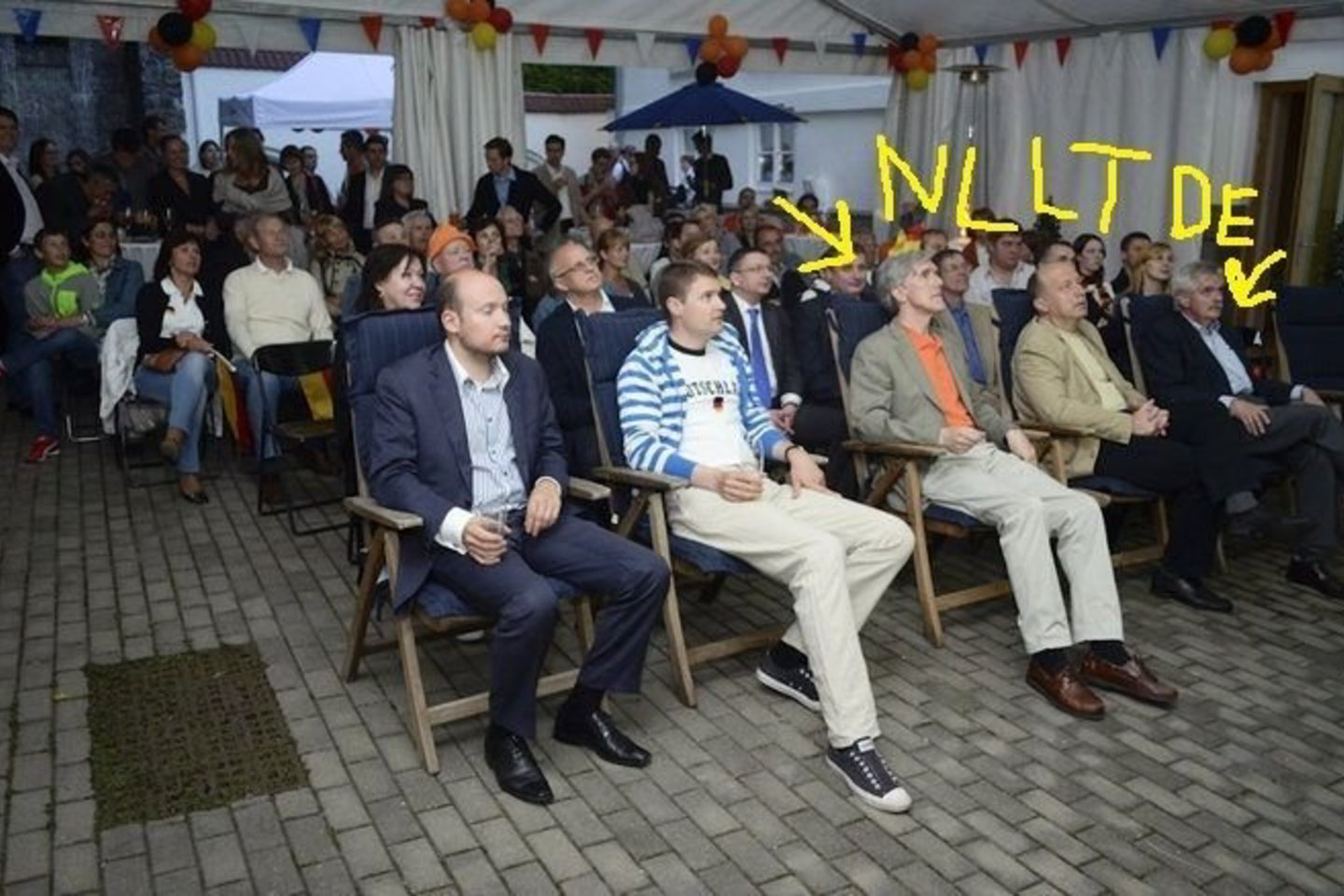 Premjeras A. Kubilius stebi rungtynes drauge su Vokietijos ir Nyderlandų ambasadoriais.