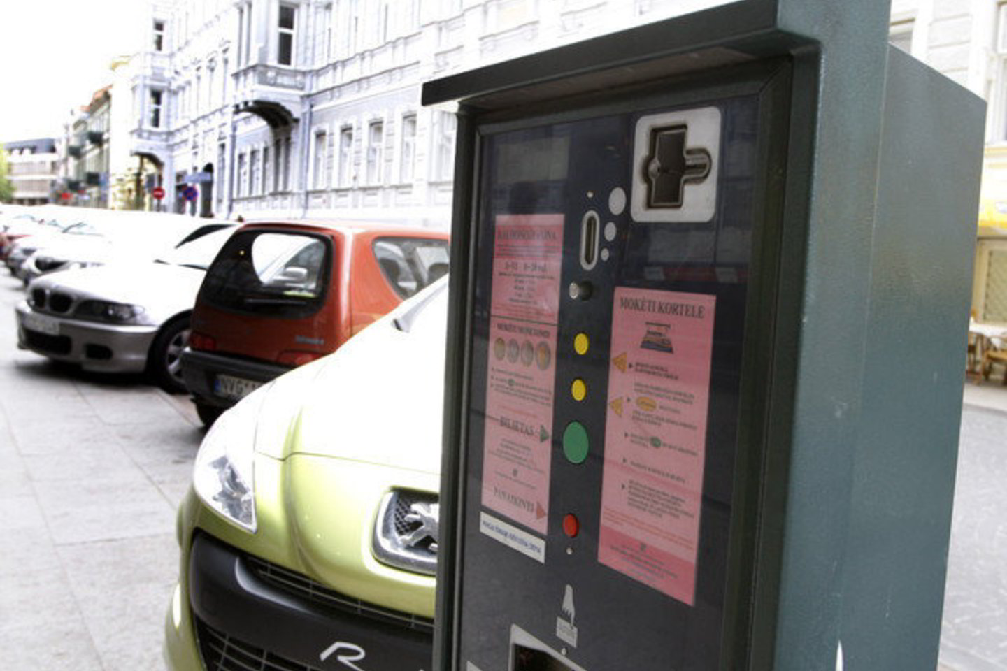 Atsiskaityti už automobilio stovėjimą Kaune nuo rugpjūčio bus galima ir banko kortele