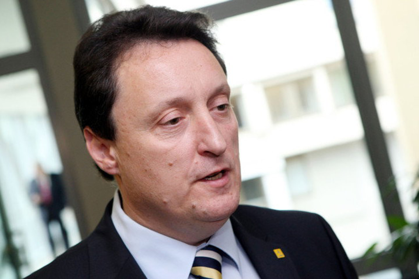 „JAV valstybės departamento vertinimu, Lietuvos Vyriausybė visiškai atitinka kovai su prekyba žmonėmis keliamus reikalavimus ir yra tarp daugiausiai pastangų šioje srityje dedančių valstybių“, – teigia vidaus reikalų ministras Artūras Melianas.