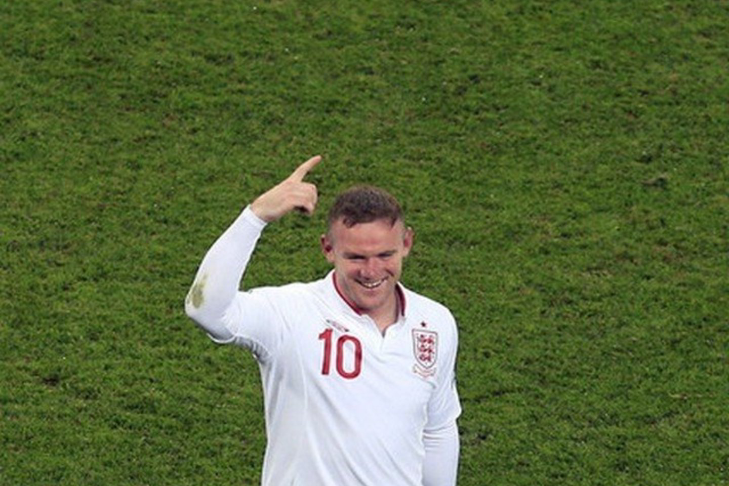 Įvartį įmušęs W. Rooney papokštavo su savo šukuosena.