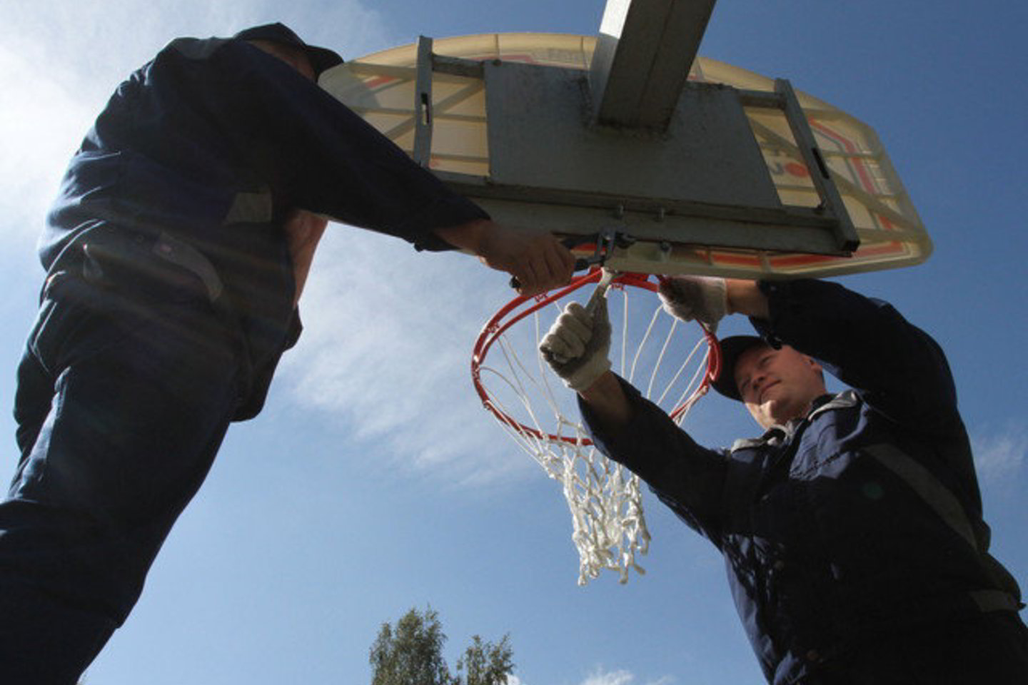 Organizuodamas viešųjų pirkimų konkursą krepšinio aikštelės rekonstrukcijos darbams Radviliškio Švietimo ir sporto paslaugų centras pažeidė Viešųjų pirkimų įstatymą.