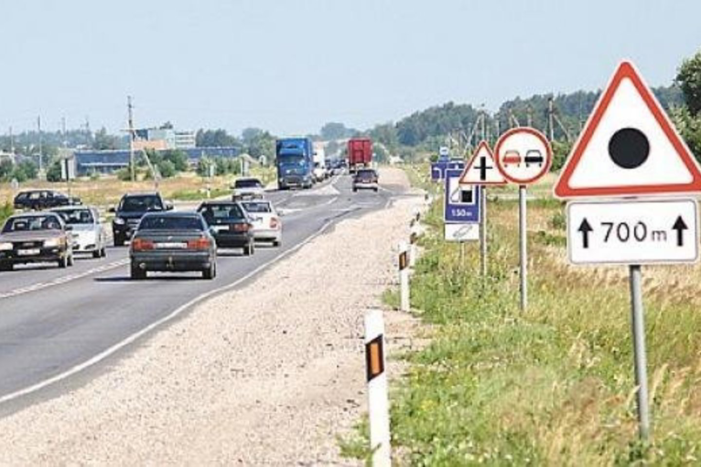 Juodoji dėmė - tai toks 500 metrų kelio ruožas, kuriame per ketverius metus įvyksta ketveri ar daugiau įskaitinių eismo įvykių, kuriuose žūsta arba sužalojami žmonės.