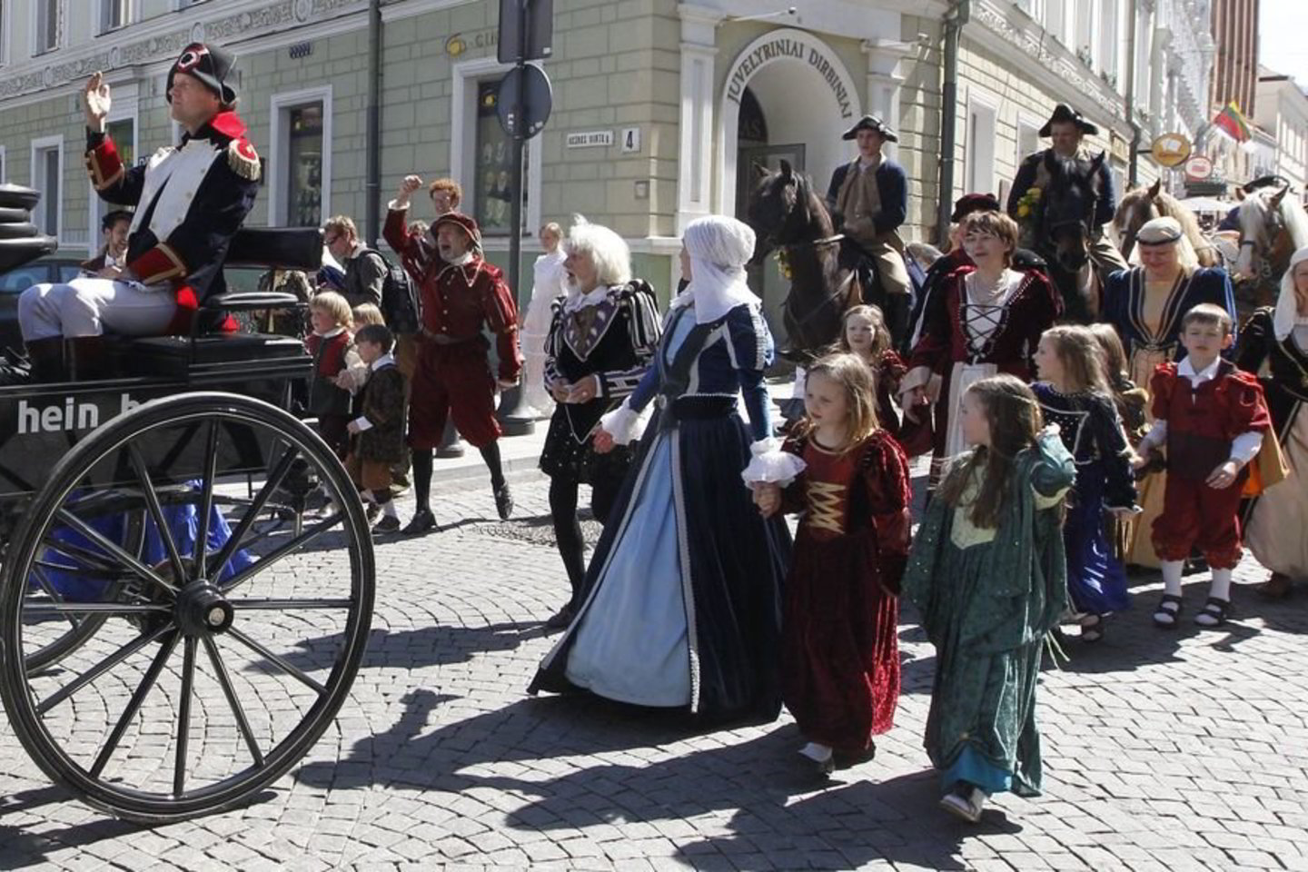 Napoleono žygio į Rusiją renginiai balandį vyko Vilniuje. Dabar Kaunas švenčia Napoleono persikėlimo per Nemuną metines.