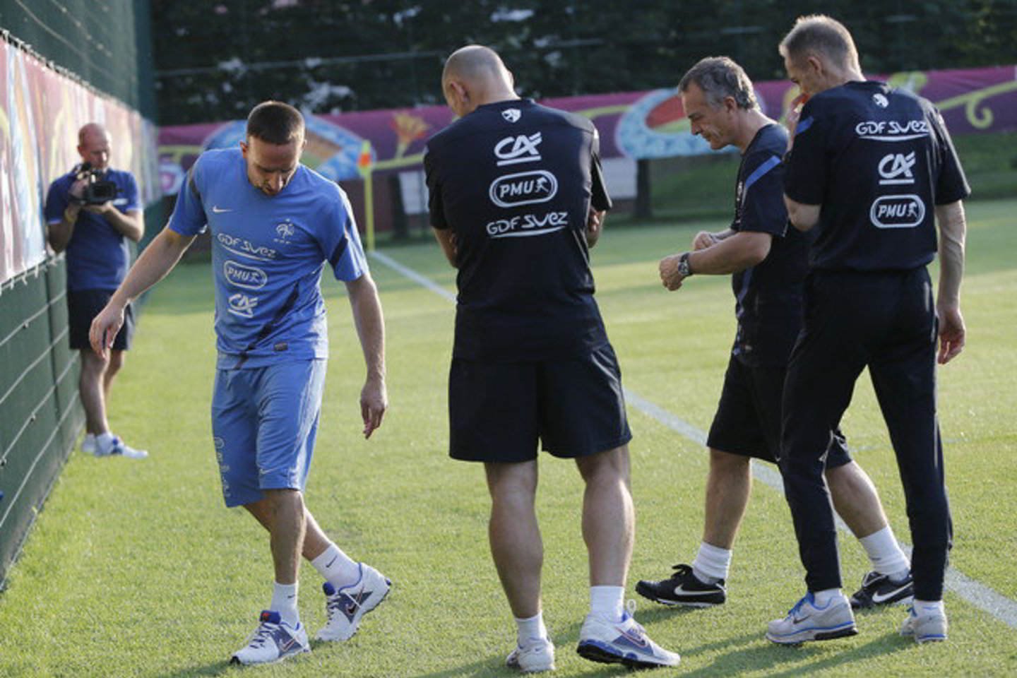 Puolėjas F.Ribery (kairėje) „Euro 2012” rungtynėse dar neįmušė įvarčių.