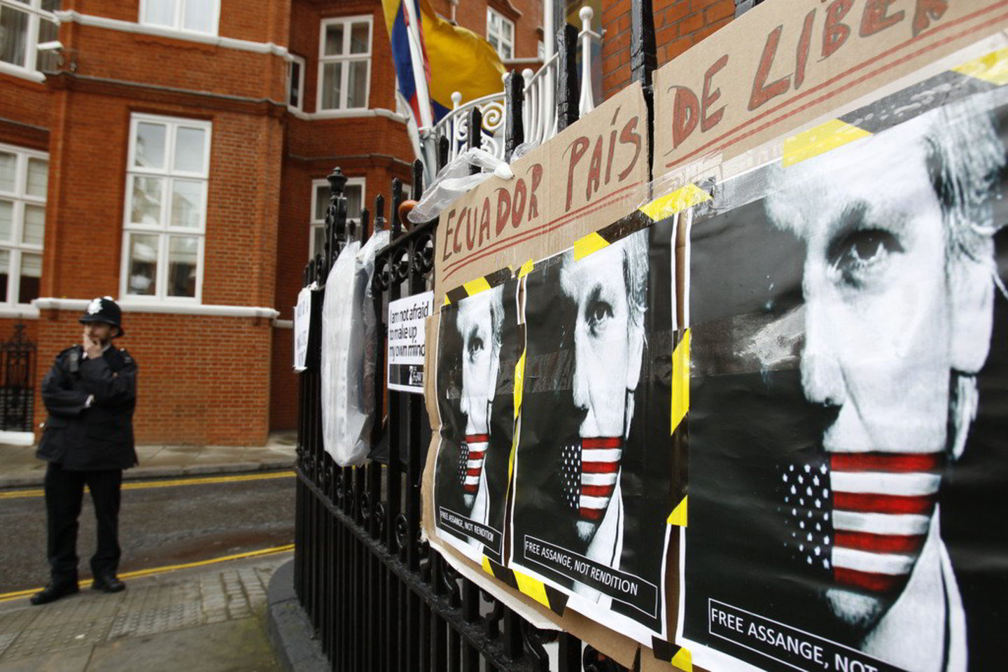 „WikiLeaks“ įkūrėjo J. Assange'o bylos nagrinėjimas dar kelia aistras.