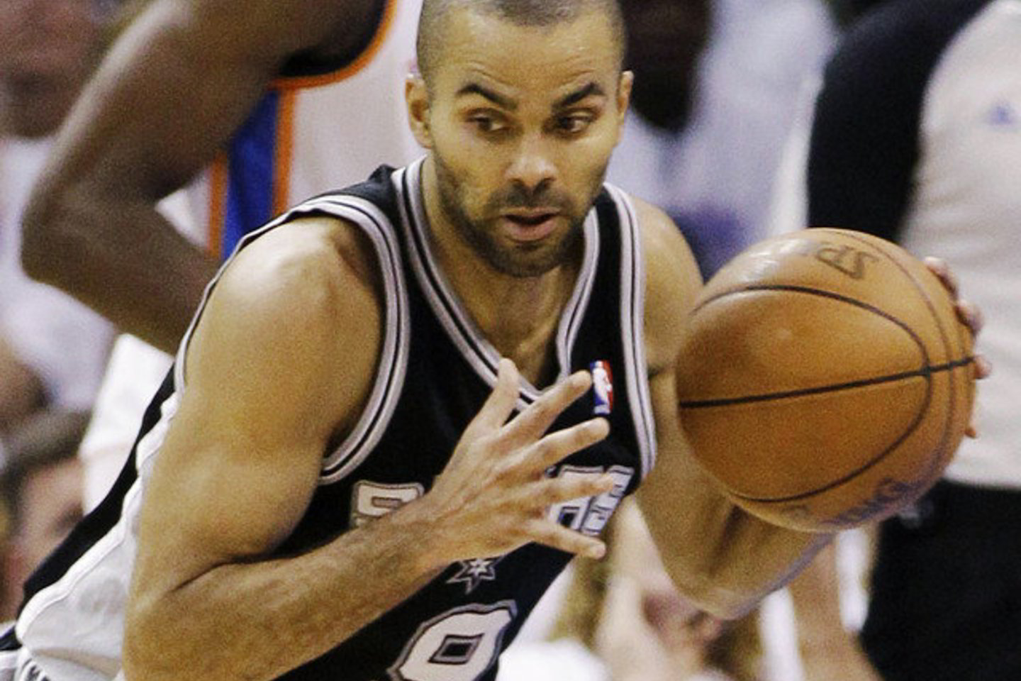 „San Antonio Spurs“ ekipos įžaidėjas buvo sužeistas Niujorko (JAV) naktiniame klube susimušus garsiems dainininkams.