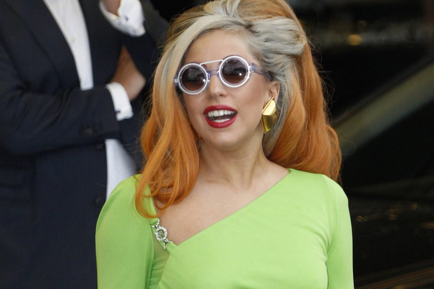Nepaisydama kai kur sulaukiamų protestų, Lady Gaga neketina nuskriausti gerbėjų nė vienoje šalyje ir visur, kur koncertuos, surengs tokį patį šou, koks numatytas.