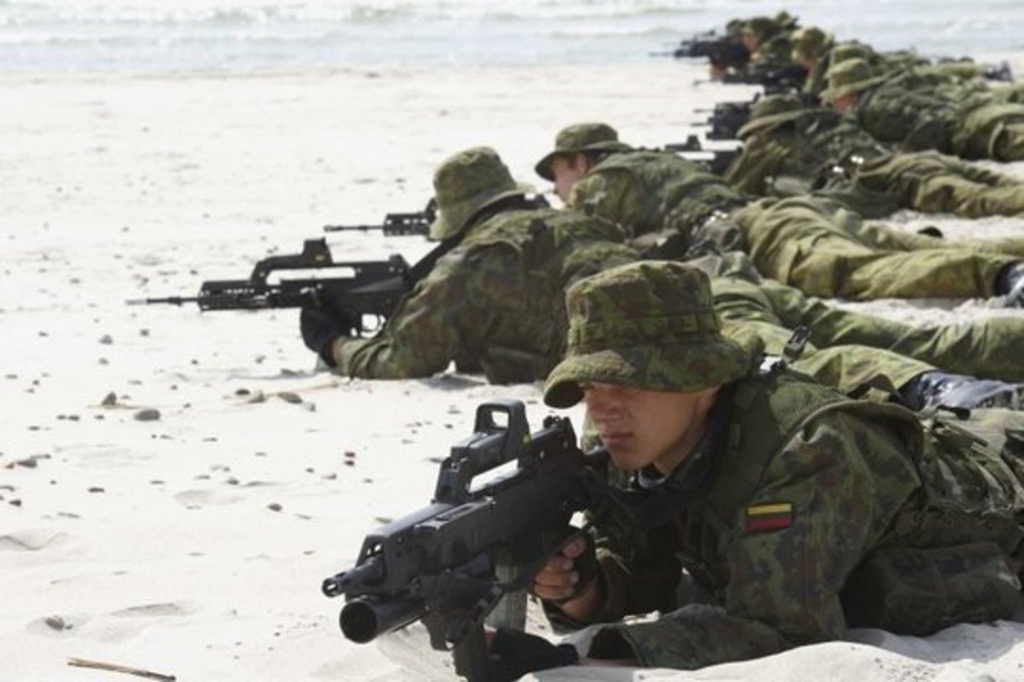Seimas sankcionuoja 60 karių siuntimą į kovos su piratavimu misijas: po 30 į ES vadovaujamą operaciją „Atalanta“ ir NATO „Vandenyno Skydą“