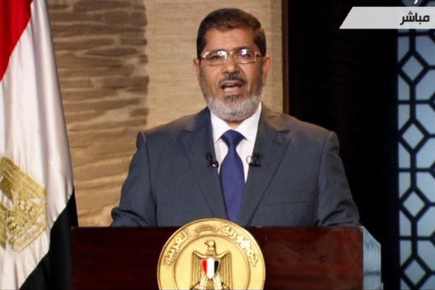 M. Mursi, kuris pasitraukė iš Musulmonų brolijos, kad galėtų užimti prezidento postą, už pergalę taip pat padėkojo sukilimo „kankiniams“.