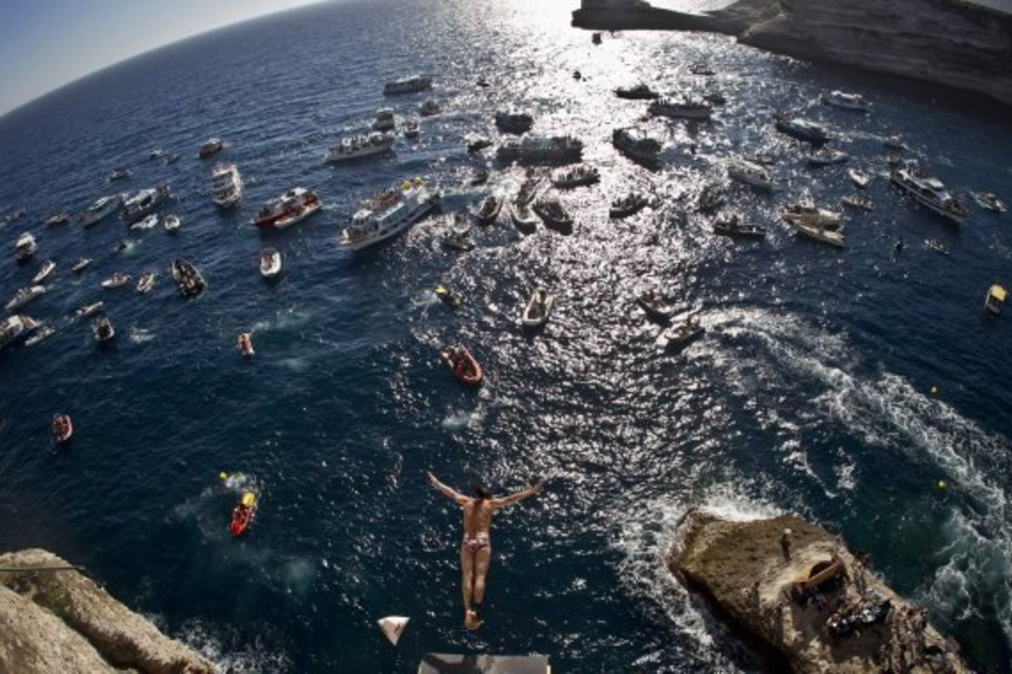 Prancūzijoje šeštadienį įvyko pirmasis pasaulio šuolių į vandenį čempionato „Red Bull Cliff Diving“ etapas.