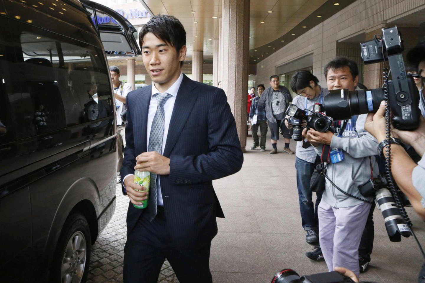"Manchester United" ekipai atstovausiantis S. Kagawa vilkės 23 numeriu pažymėtus marškinėlius.