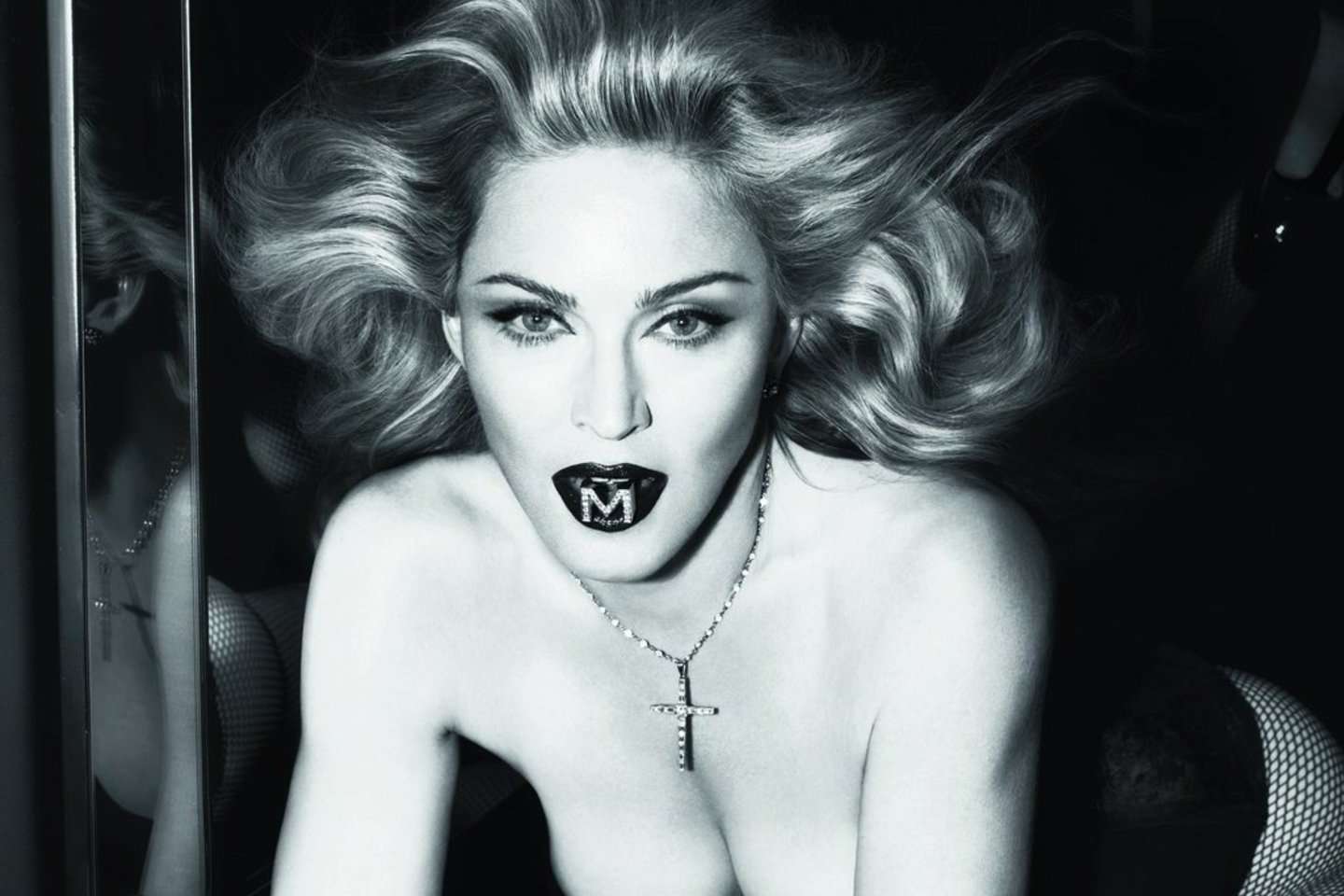 Dainininkė Madonna pati dalyvavo kuriant kvepalus „Truth or Dare”, nors žvaigždės paprastai tik „paskolina” savo vardą.