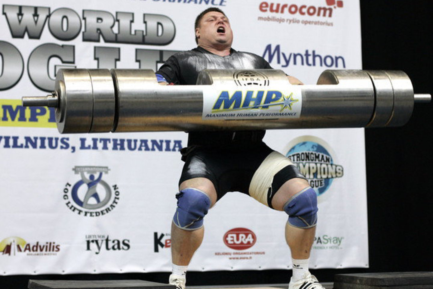 Ž. Savickas šiame čempionate iškėlė 216 kg sveriantį rąstą ir jau dešimtą kartą iš eilės pagerino sau pačiam priklausiusį rekordą.