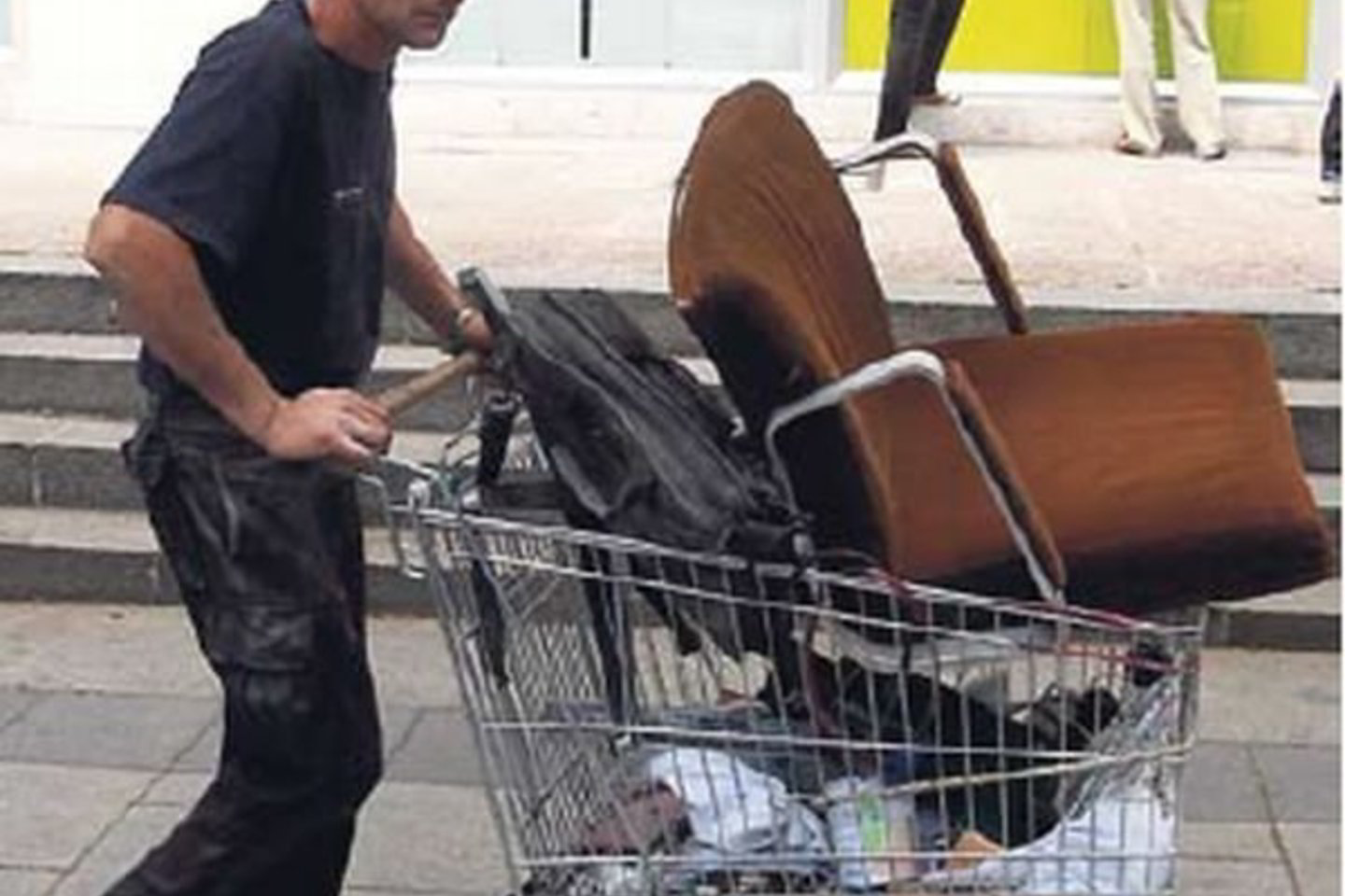Nekilnojamojo turto burbulas sprogdamas skaudžiai kirto už paskolas butus pirkusiems Ispanijos gyventojams. Kai kuriems jų teko palikti savo namus.