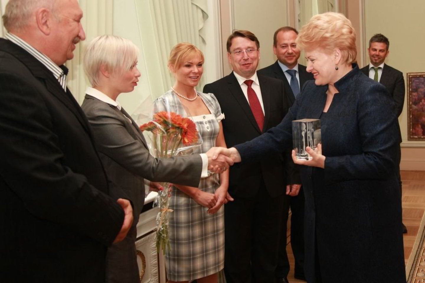 Lietuvos Respublikos prezidentei D. Grybauskaitei įteiktas apdovanojimas „Spaudos Atlantas”.