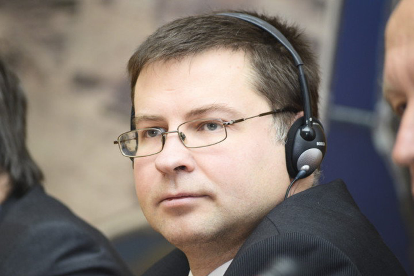„Lietuva duoda daugiau laiko išspręsti klausimus, kurie svarbūs Latvijai ir ypač Estijai“,- pareiškė Latvijos premjeras V. Dombrovskis.