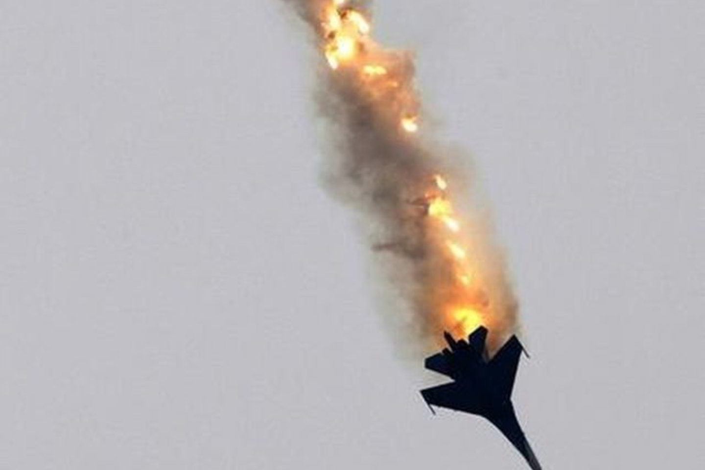 Po avarijos laikinai sustabdyti visų Su-27 naikintuvų skrydžiai.