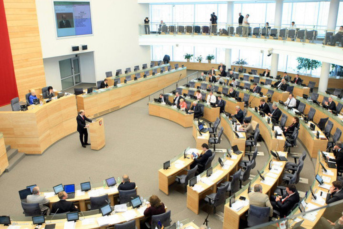 Seimas priėmė Socialinių išmokų perskaičiavimo ir mokėjimo laikinojo įstatymo pataisas.