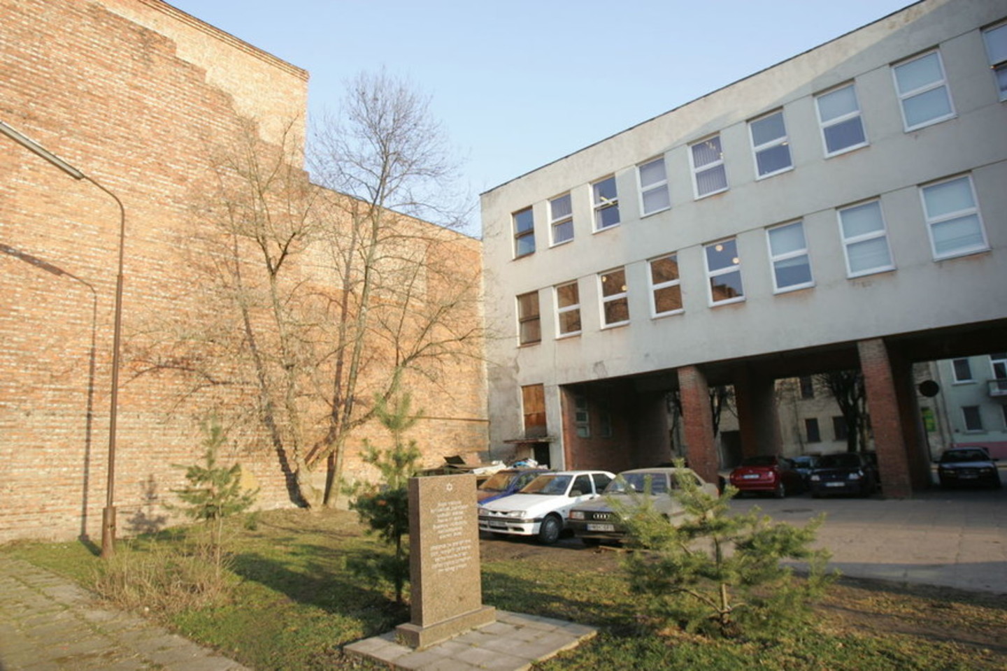 Prieš 71- erius metus Kauno centre, prieš miesto kapines buvusiame „Lietūkio“ garažų kieme, surengtos žydų žudynės, tapusios pradžia masiniam žydų naikinimui.
