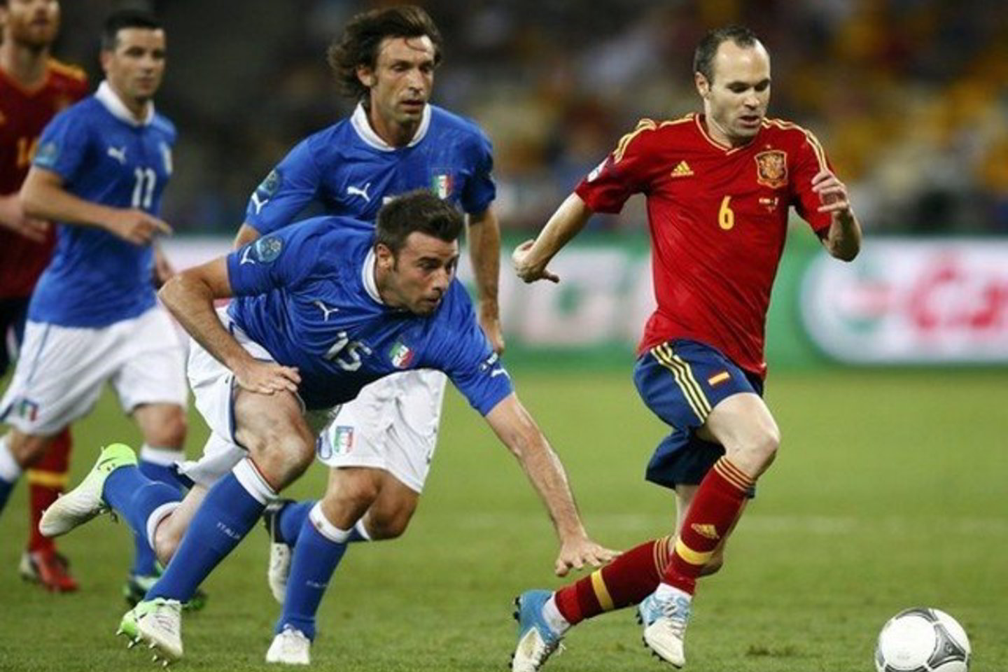 A. Iniesta (priekyje) išrinktas geriausiu "Euro 2012" žaidėju.<br>"Reuters"