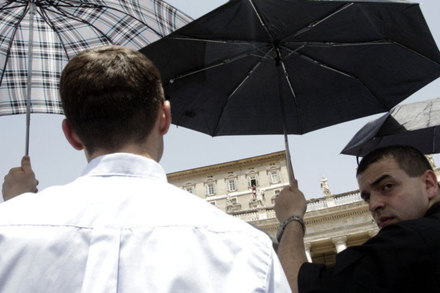 Tokie atvejai, kai Šventajam Sostui tenka atleisti vyskupus nuo pareigų, yra labai reti.