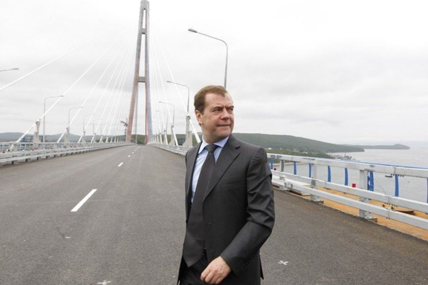 D. Medvedevas pirmadienį asmeniškai apžiūrėjo kelią.<br>„Reuters”