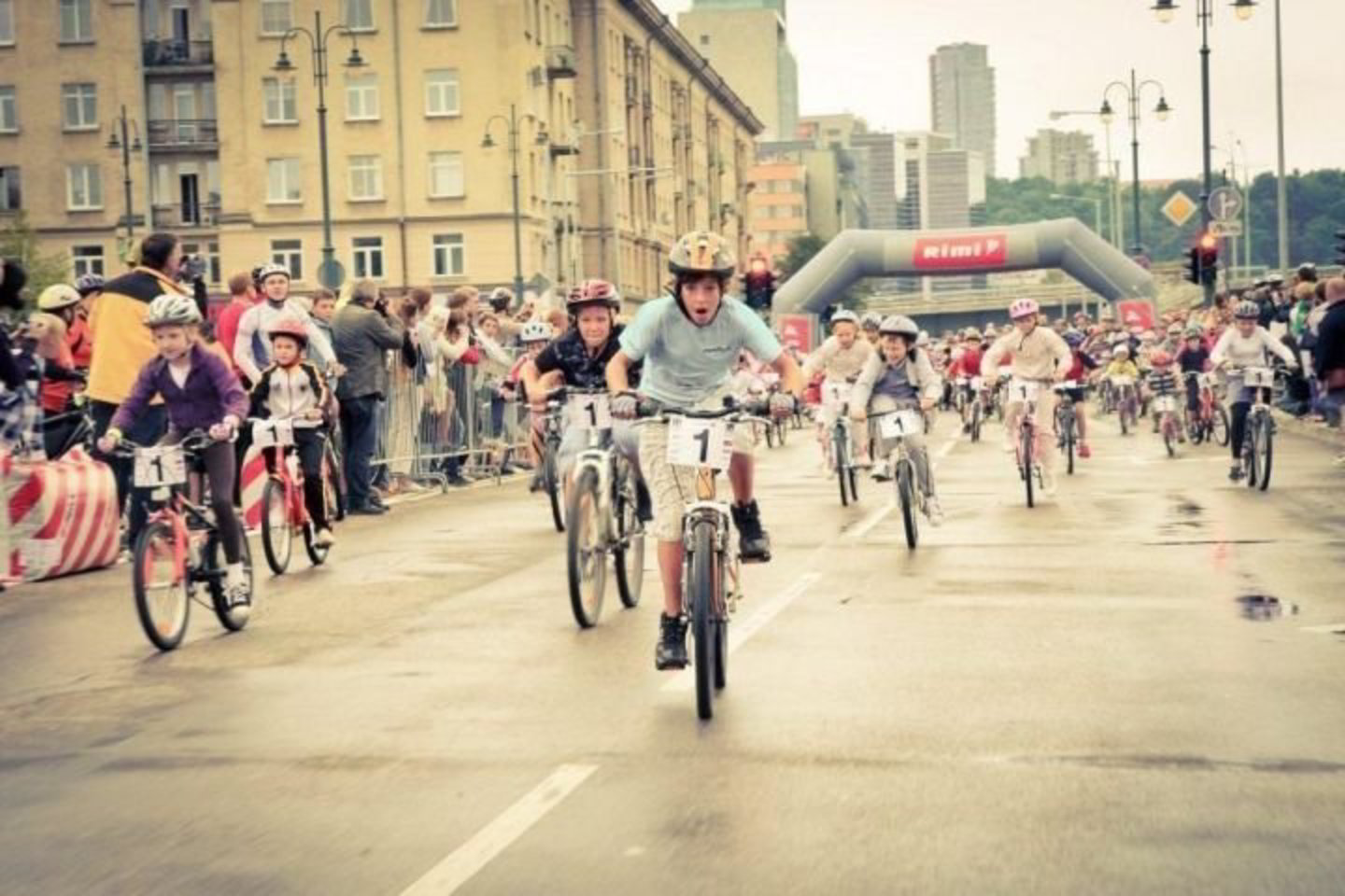 Rugpjūčio 25 dieną trijų kategorijų dviratininkai – vaikai, mėgėjai ir profesionalai – važiuos įspūdinga dviračių maratono trasa, besidriekiančia Vilniaus senamiesčiu bei Neries krantine.