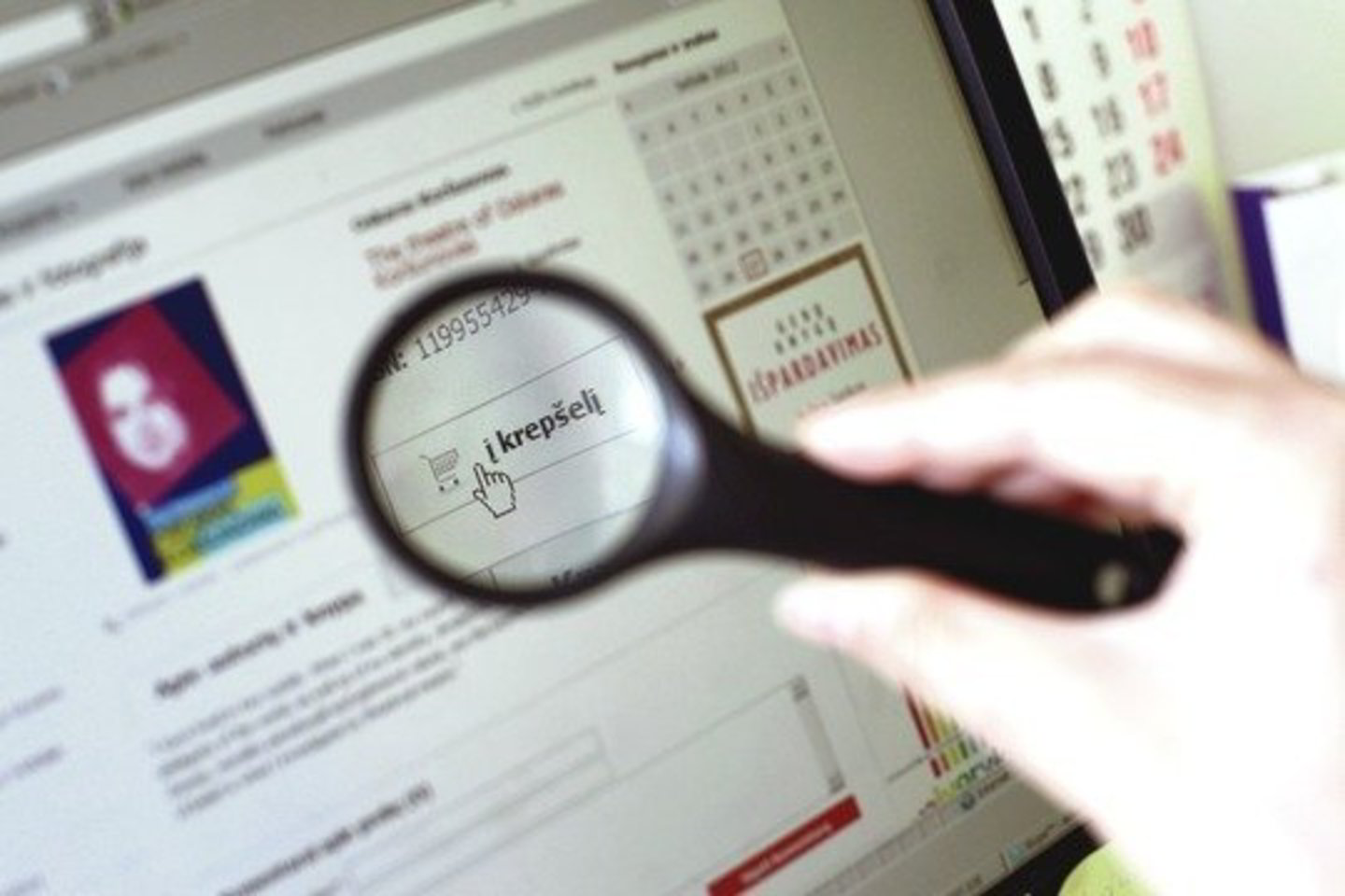 Vis labiau įsigali internetinė knygų prekyba, o leidėjai spausdintines knygas rengia ir skaitmeniniu formatu.