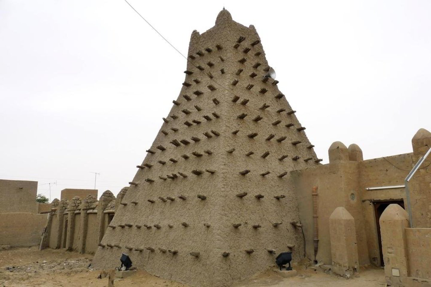 Islamistų sukilėliai buvo perspėti liautis griovus senovines islamo šventoves Malio šiaurėje esančiame Tombuktu.