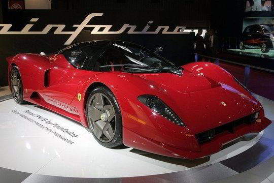 Mirė dizaineris S. Pininfarina, automobilį „Ferrari“ pavertęs vyrų svajone