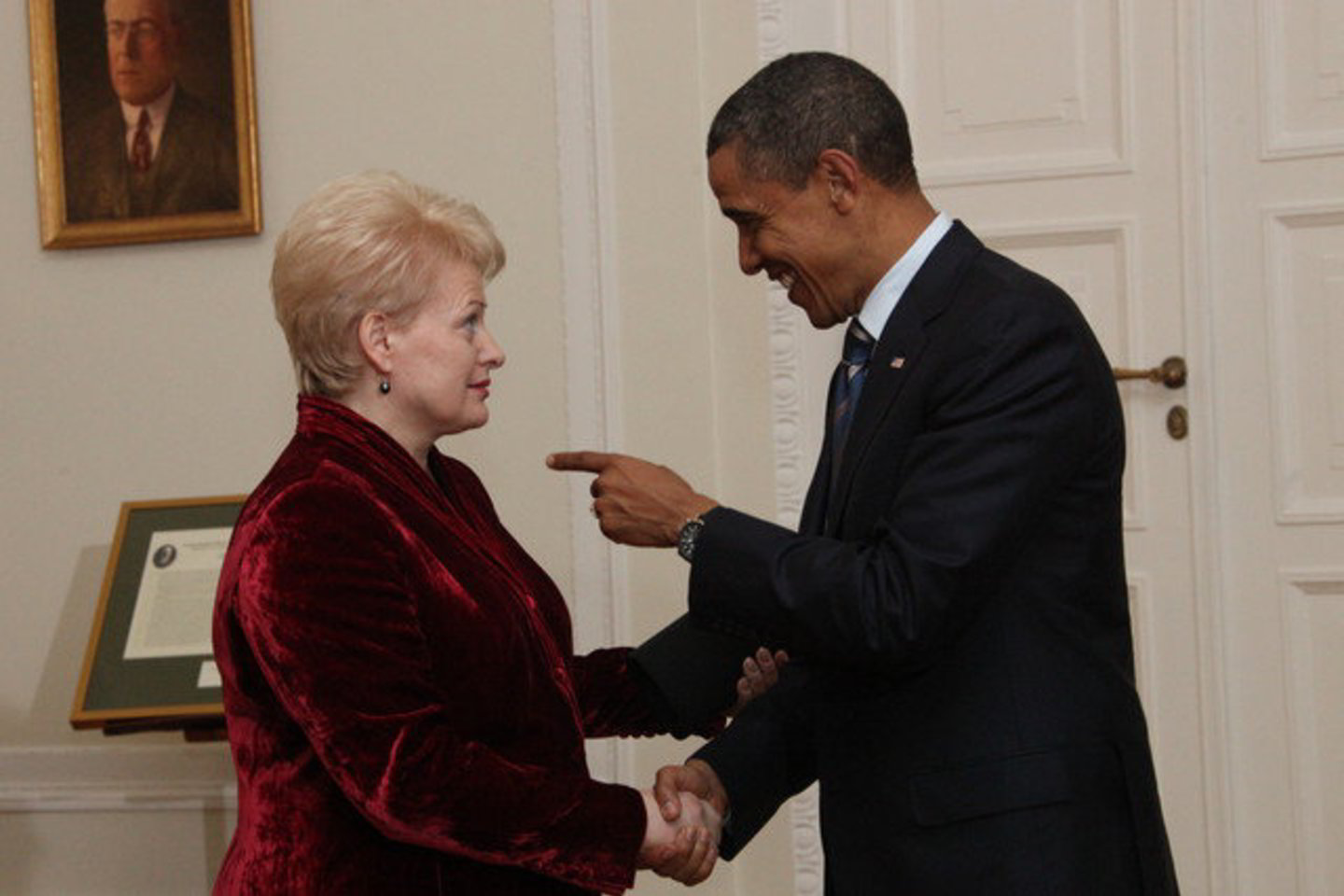 D.Grybauskaitė nuo liepos uždirbs keturis kartus mažiau nei B. Obama.