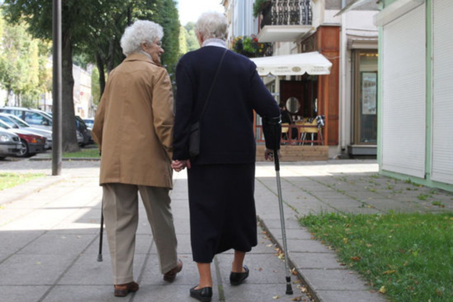 Pagal pataisas taip pat numatyta padidinti minimalų darbo stažą iki 15 metų, o nuo 2025 metų - iki 20 metų.