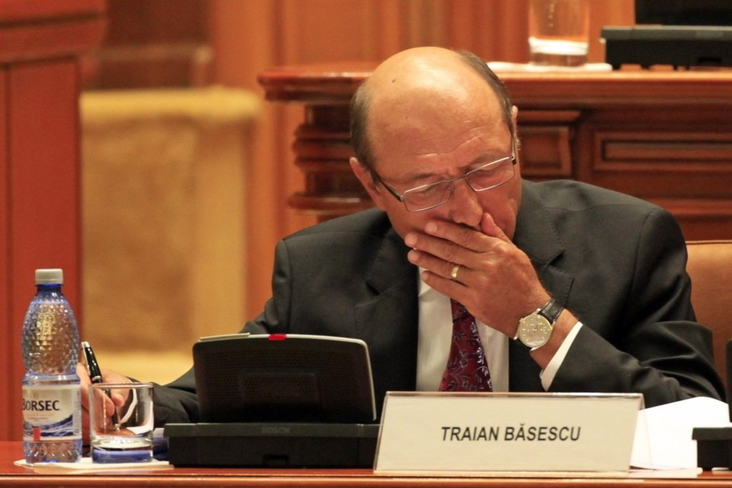 Penktadienį Rumunijos parlamentas balsavo už apkaltą šalies prezidentui T. Basescu.