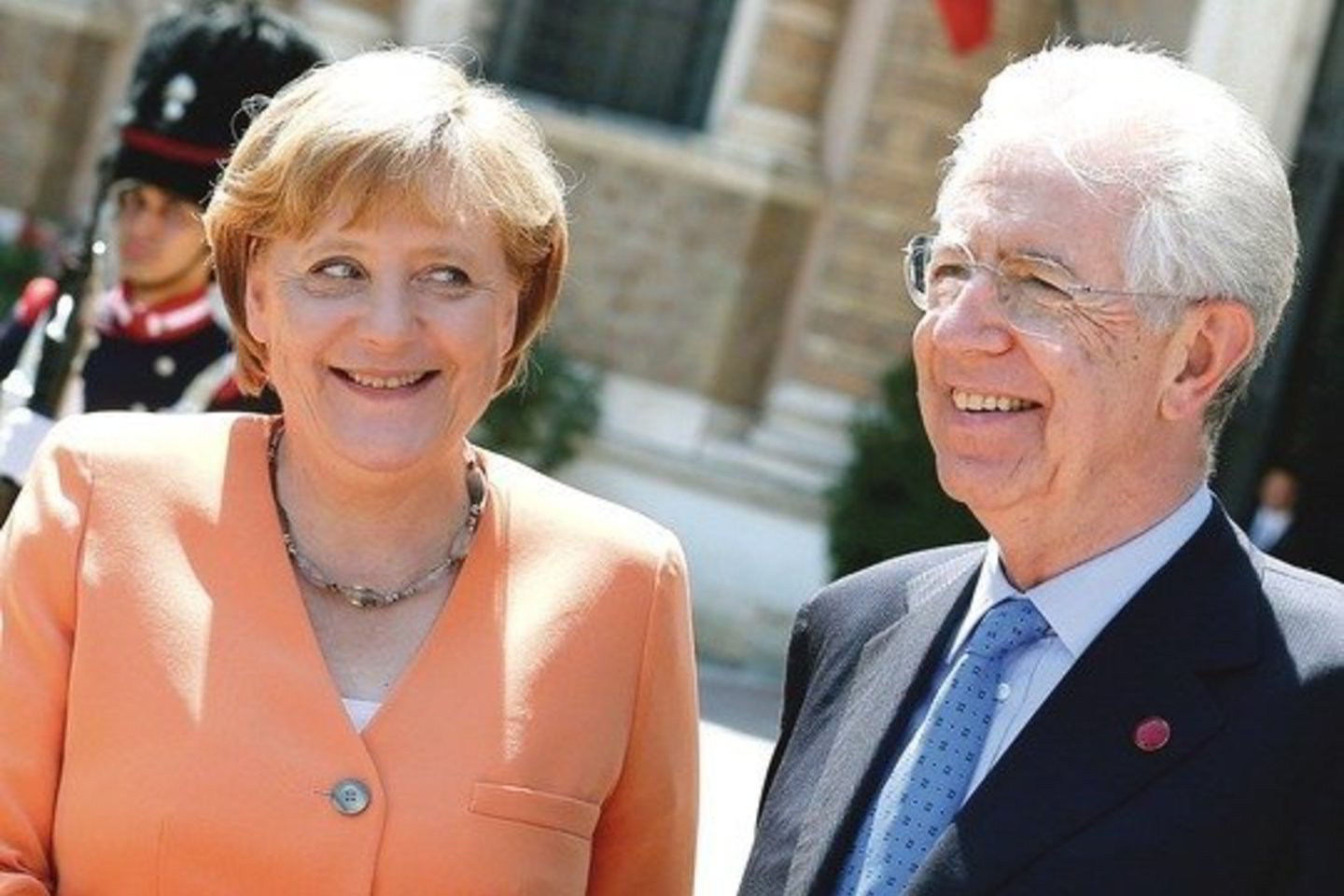 A. Merkel nusileido Italijos premjero M. Monti ir kitų ES lyderių įtikinėjimams, tačiau Romos ir Madrido pergalė nereiškia Berlyno pralaimėjimo.