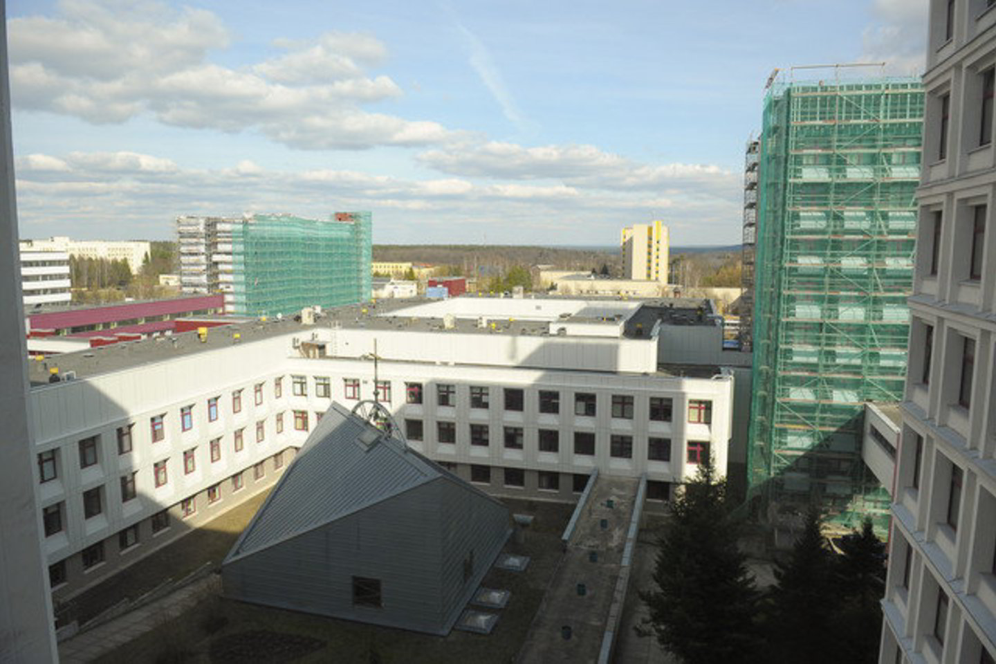 Pasak tarnybos, darbų vertė buvo per didelė, kad būtų galima skelbti supaprastintą konkursą apklausos būdu.
