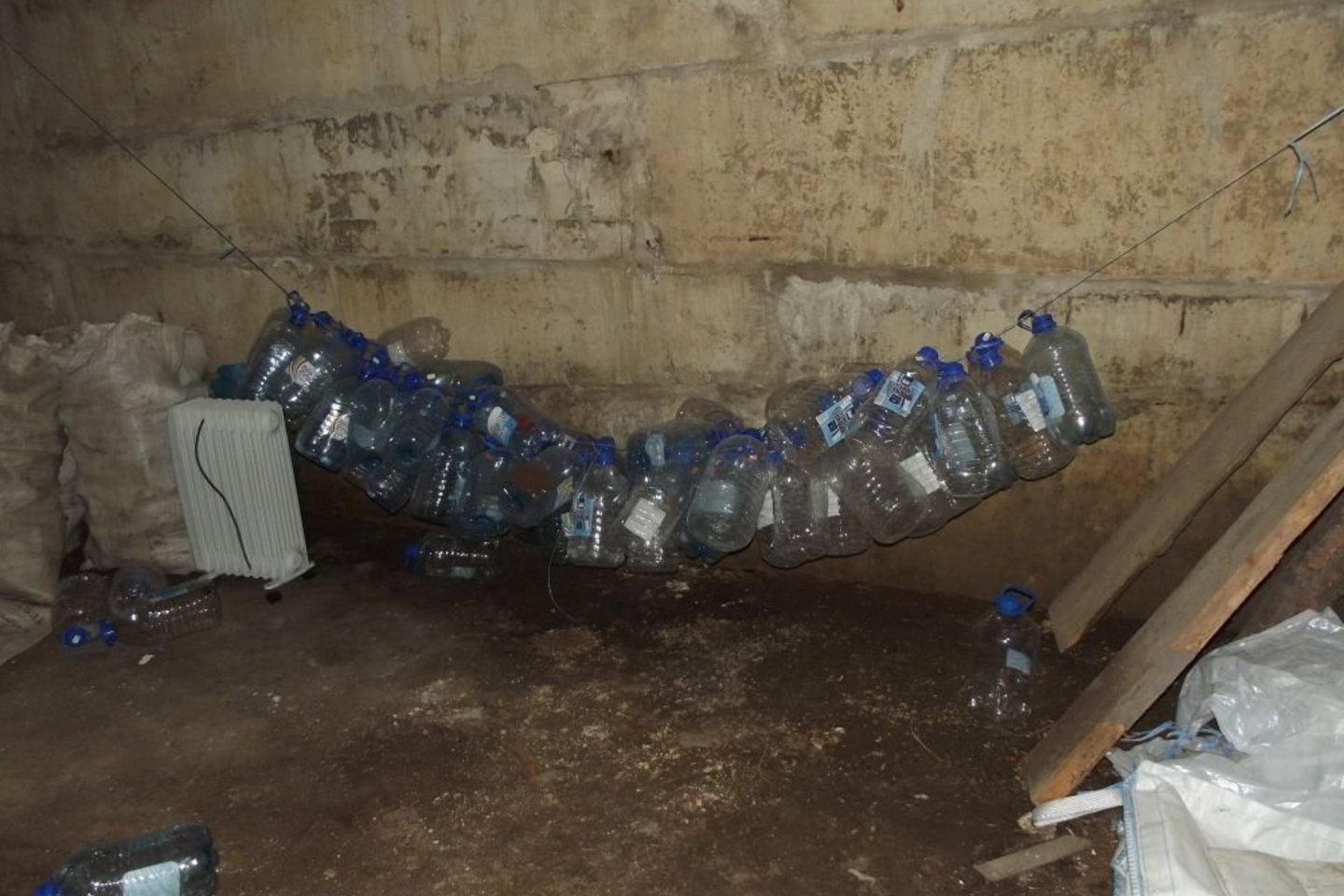 Policija rado ir naminės degtinės, ir nelegalaus kuro.