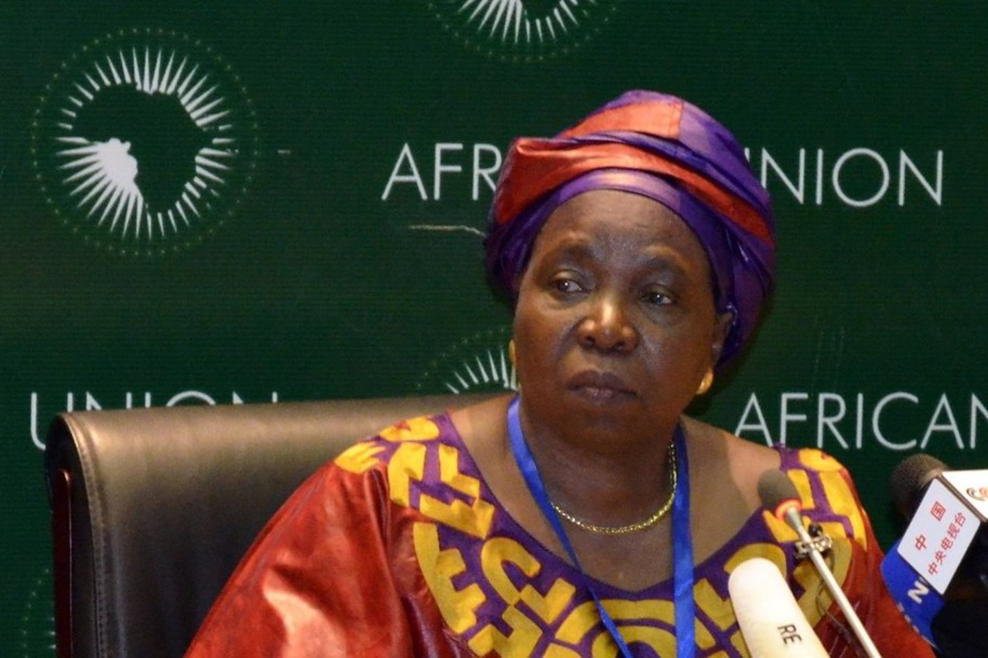 N. Dlamini-Zuma iš Pietų Afrikos Respublikos (PAR) įveikė buvusį pirmininką iš Gabono valstybės Jeaną Pingą.