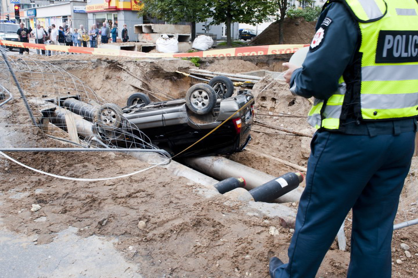 Pirminiais duomenimis, „Mazda“ vairuotojas nuvežtas į ligoninę, nes galėjo patirti sunkių traumų ir sužalojimų.