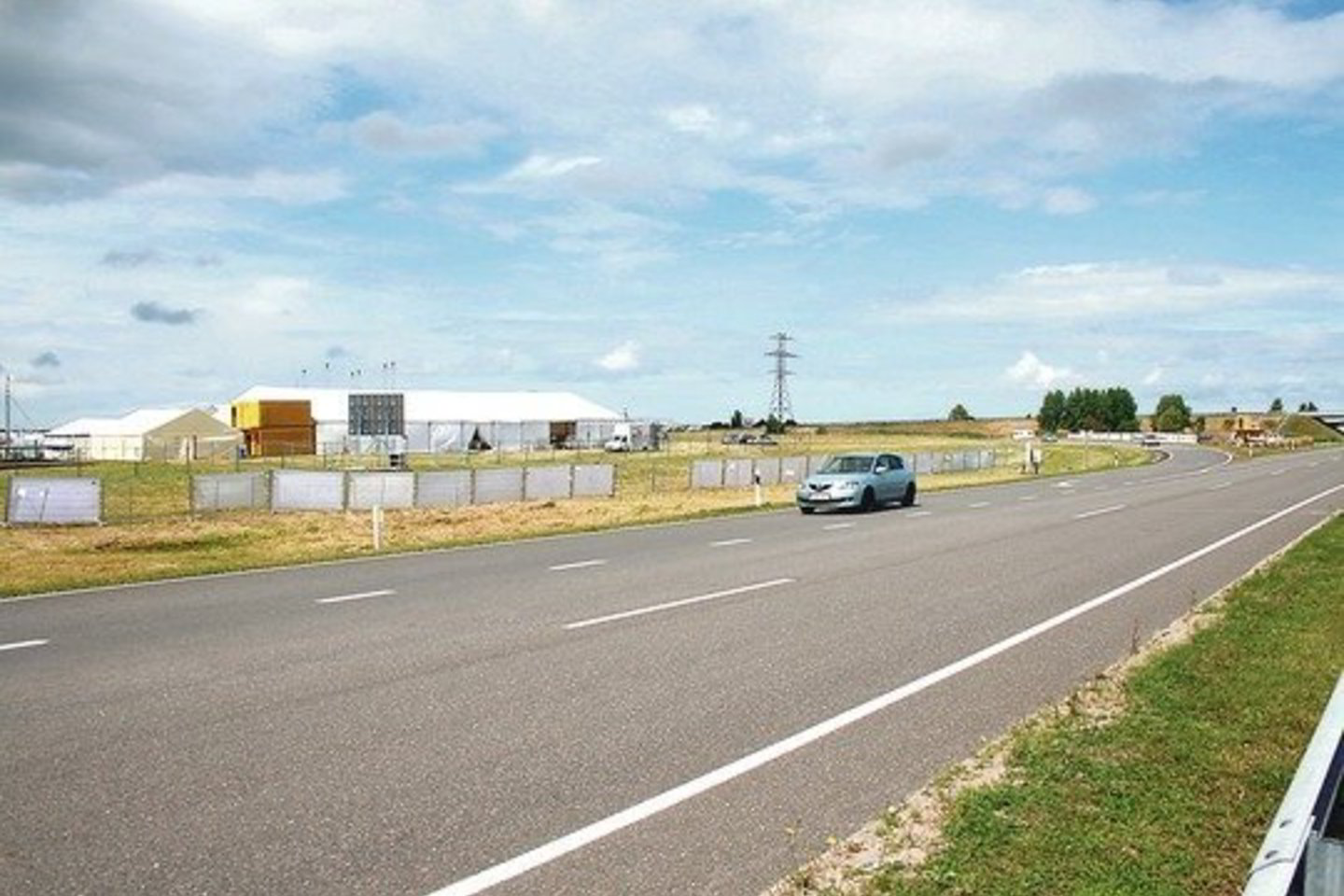 Prie būsimosios trasos išaugo „Omnitel” 1000 km lenktynių miestelis.